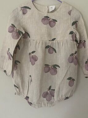 H&M Linen Baby Romper with Mauve Plum Print — Beige & Mauve